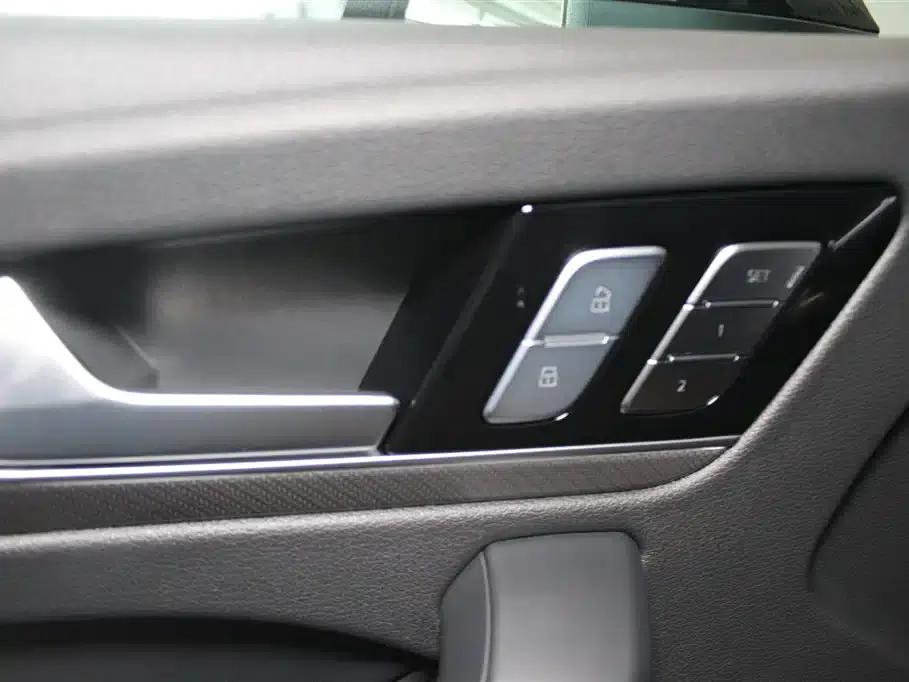 Audi Q5L 2025 45th Anniversary Edition 45 TFSI Luxury Dynamic — миниатюра 14