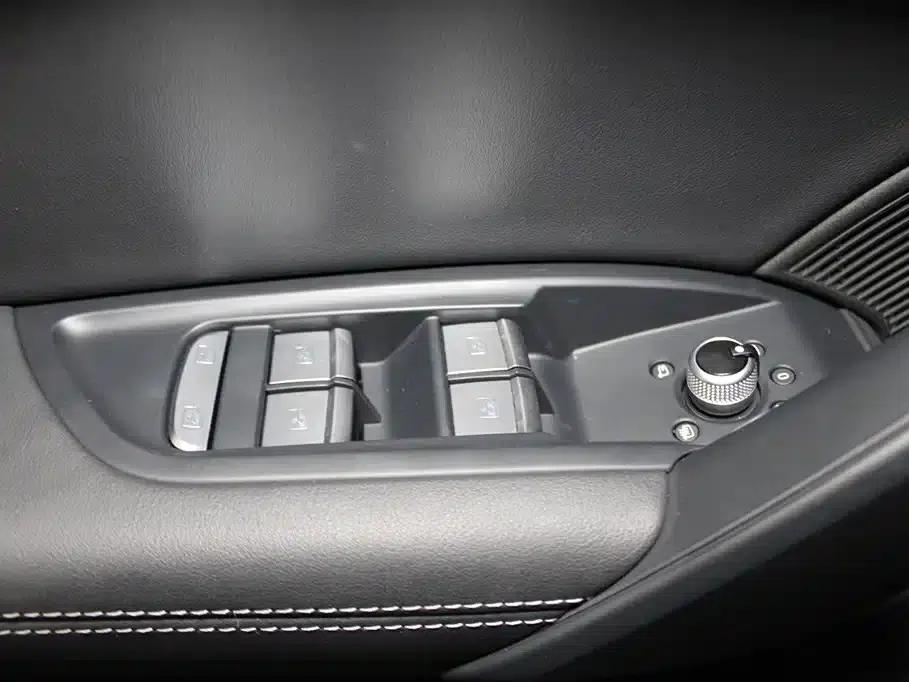 Audi Q5L 2025 45th Anniversary Edition 45 TFSI Luxury Dynamic — миниатюра 15