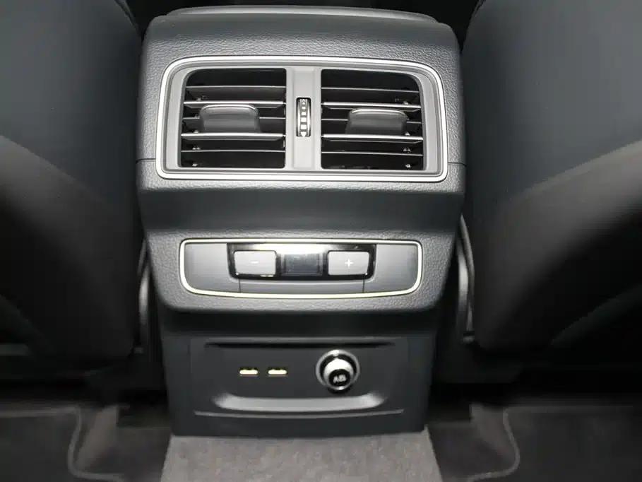 Audi Q5L 2025 45th Anniversary Edition 45 TFSI Luxury Dynamic — миниатюра 10