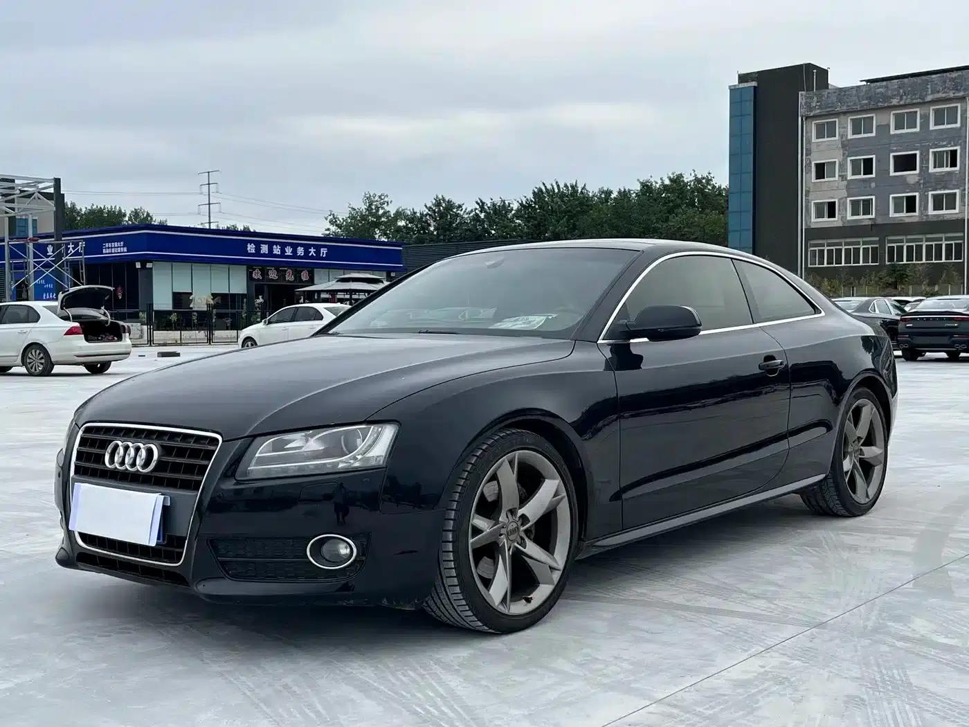 2010 Audi A5 Imported Model 2.0TFSI Coupe — миниатюра 1