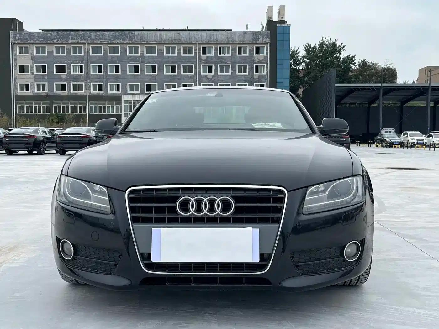 2010 Audi A5 Imported Model 2.0TFSI Coupe — миниатюра 2