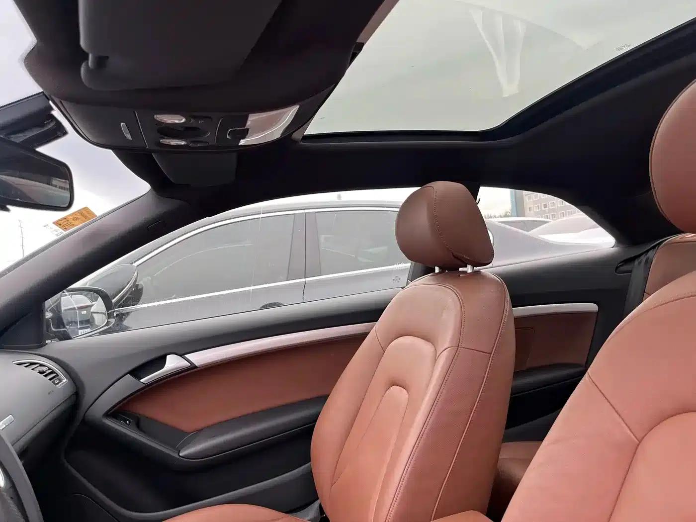 2010 Audi A5 Imported Model 2.0TFSI Coupe — миниатюра 13