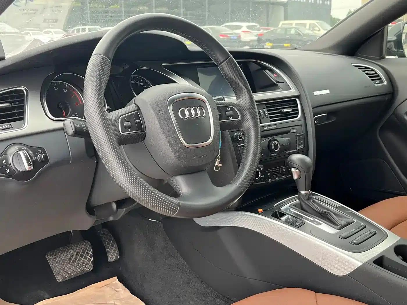 2010 Audi A5 Imported Model 2.0TFSI Coupe — миниатюра 4