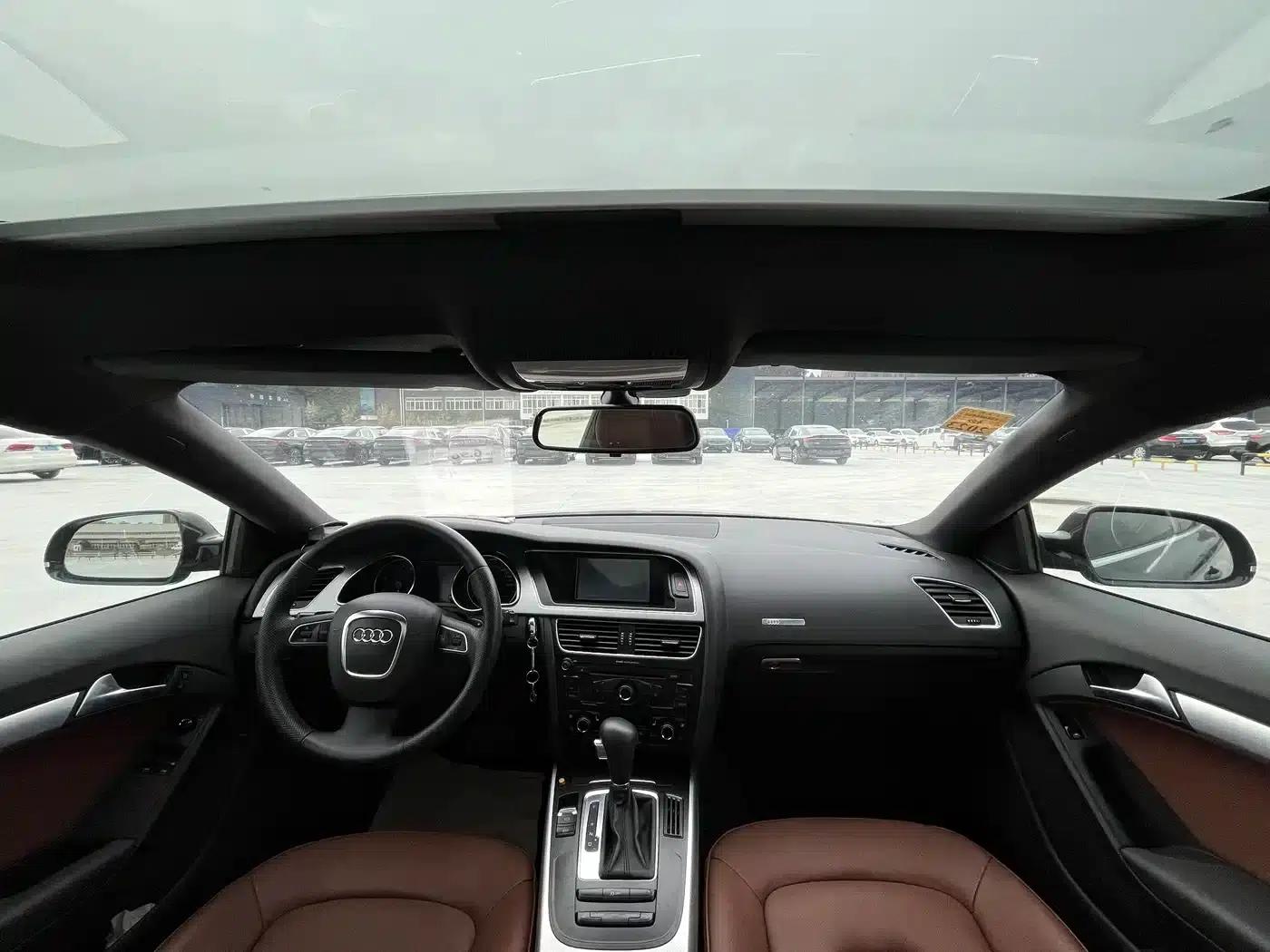2010 Audi A5 Imported Model 2.0TFSI Coupe — миниатюра 7