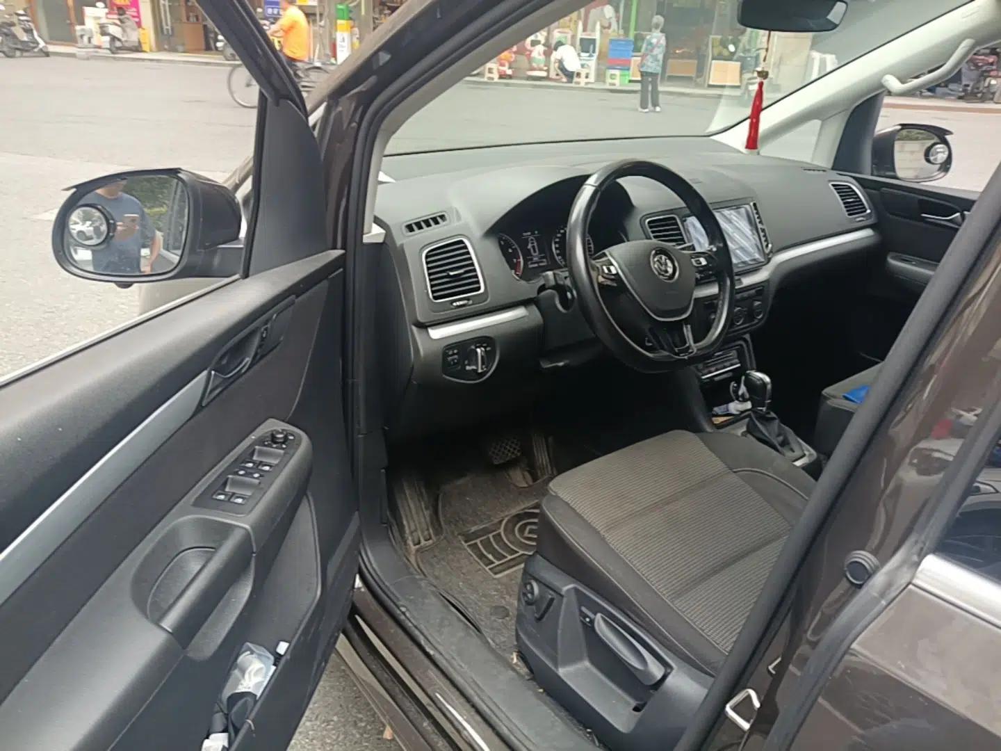 Volkswagen Sharan 2018 280TSI Enjoyment Model 7 Seats — миниатюра 17