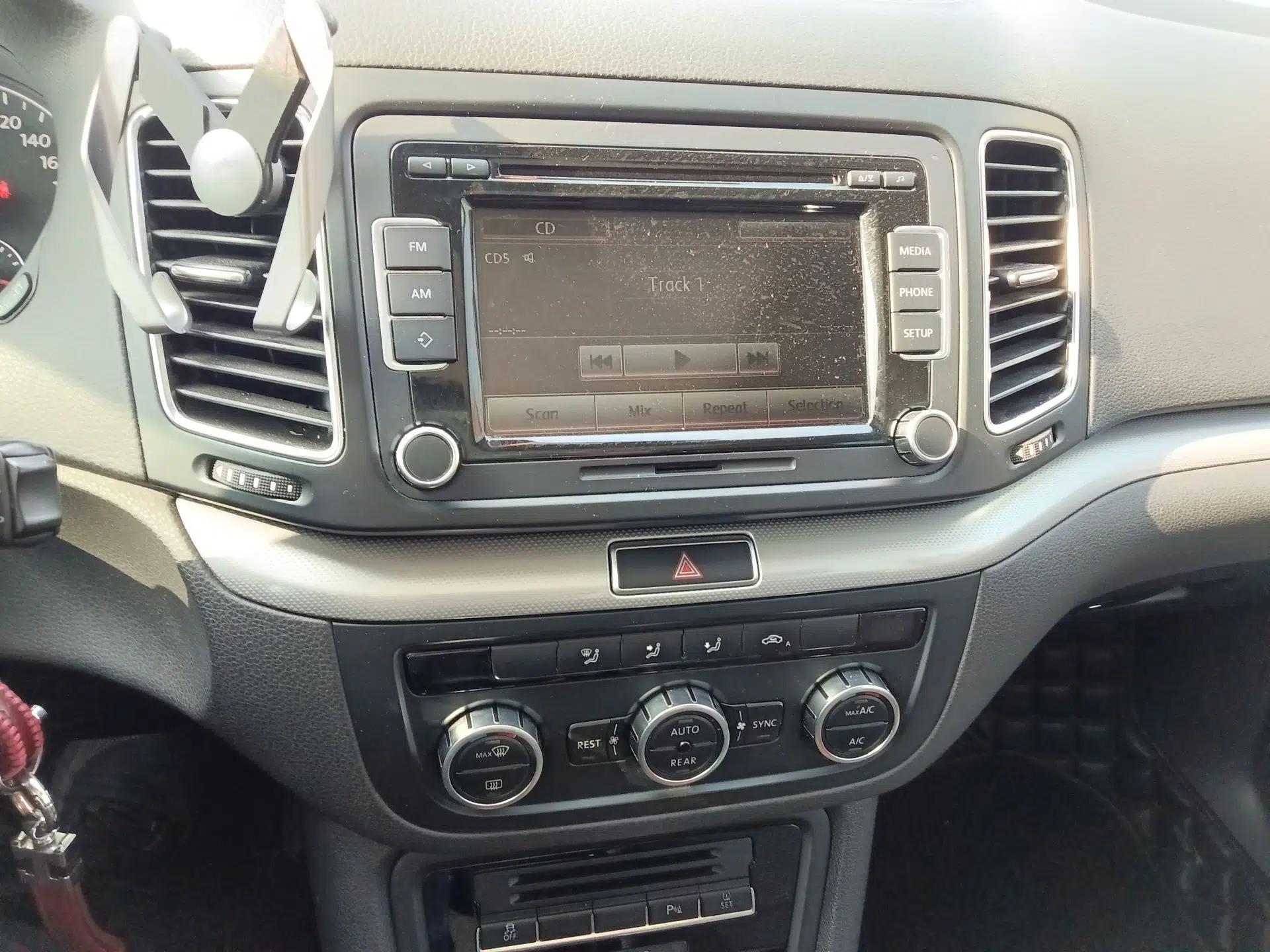 Volkswagen Sharan 2013 1.8TSI Standard Model — миниатюра 14