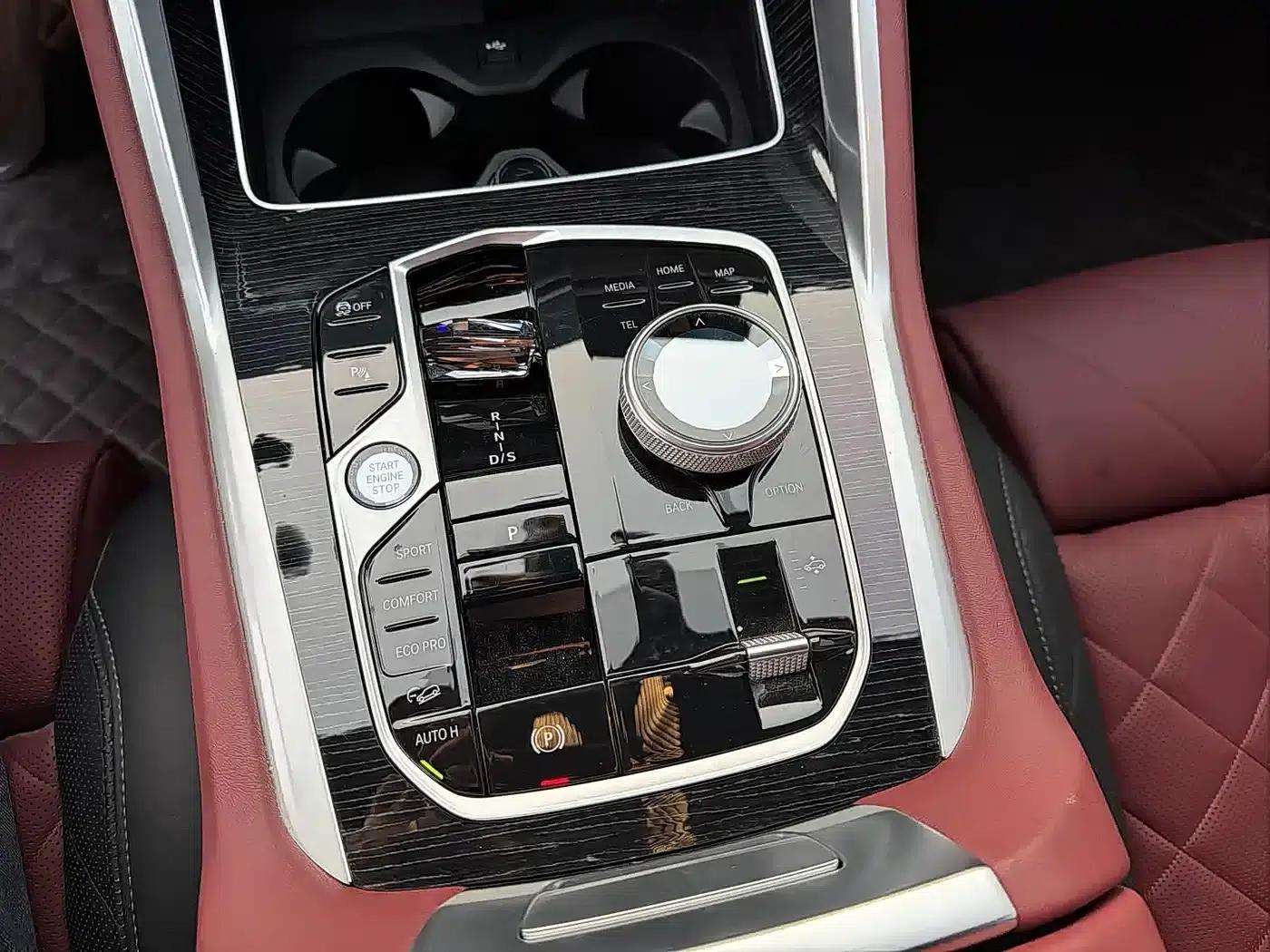 BMW X6 2023 xDrive40i Luxury M Sport Package — миниатюра 11