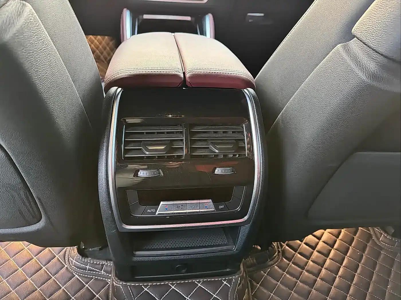 BMW X6 2023 xDrive40i Luxury M Sport Package — миниатюра 14