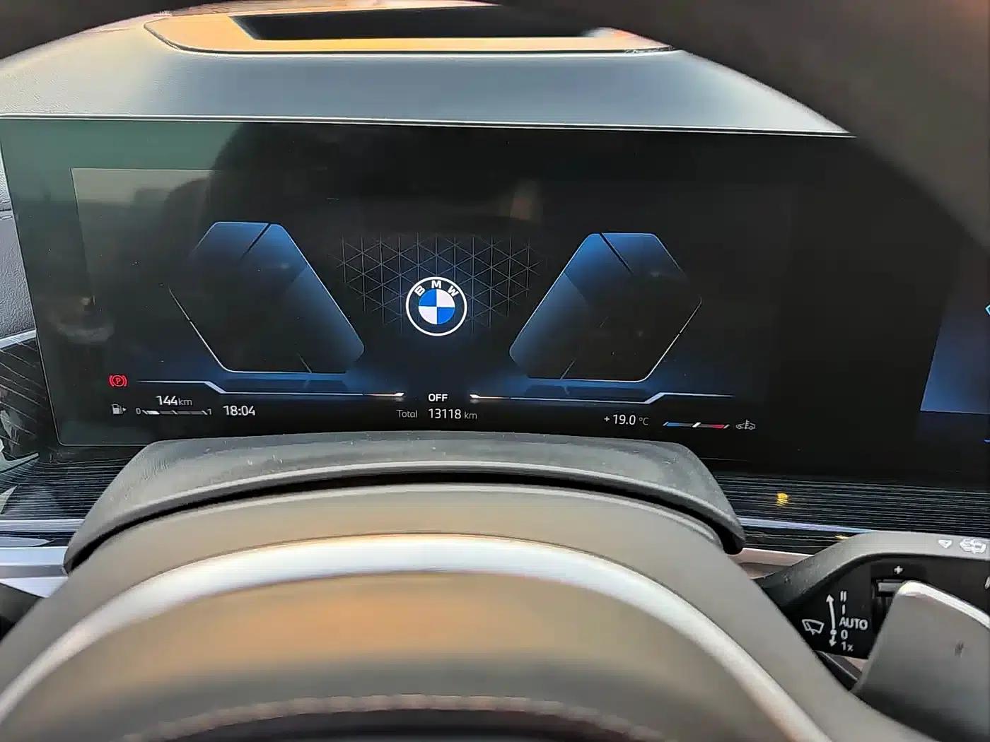 BMW X6 2023 xDrive40i Luxury M Sport Package — миниатюра 9