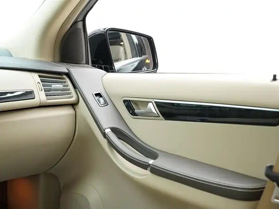 2017 Mercedes-Benz R-Class R 400 4MATIC Limited Edition — миниатюра 16