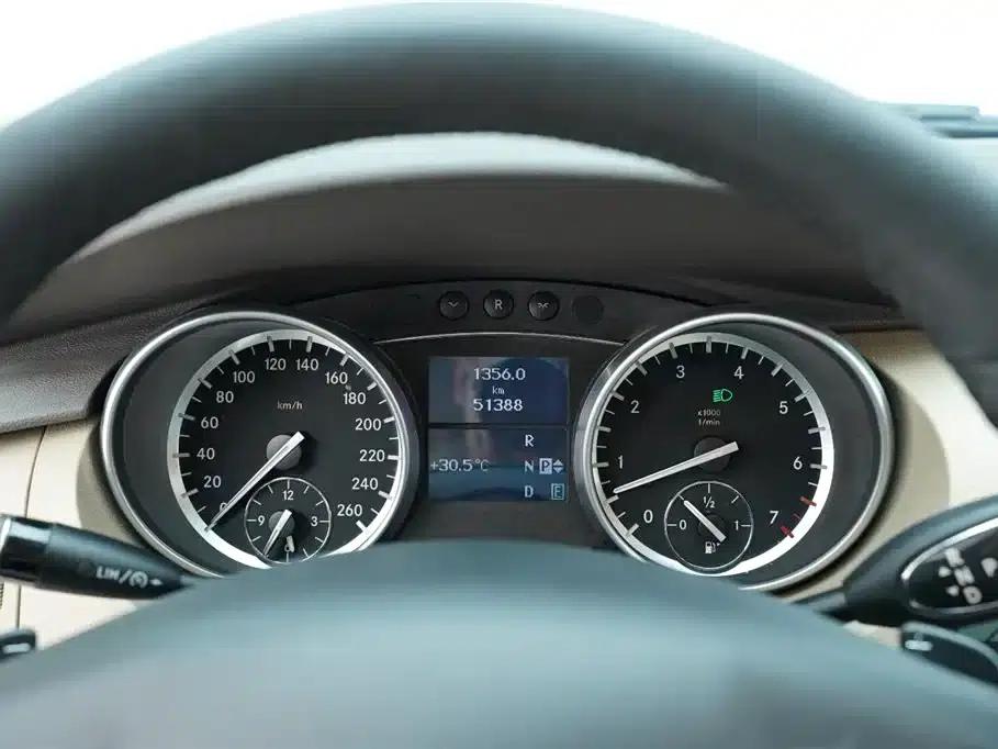 2017 Mercedes-Benz R-Class R 400 4MATIC Limited Edition — миниатюра 32