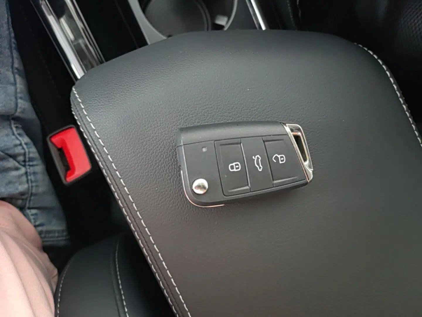 Volkswagen Passat New Energy 2025 430 PHEV Hybrid Business Edition — миниатюра 12