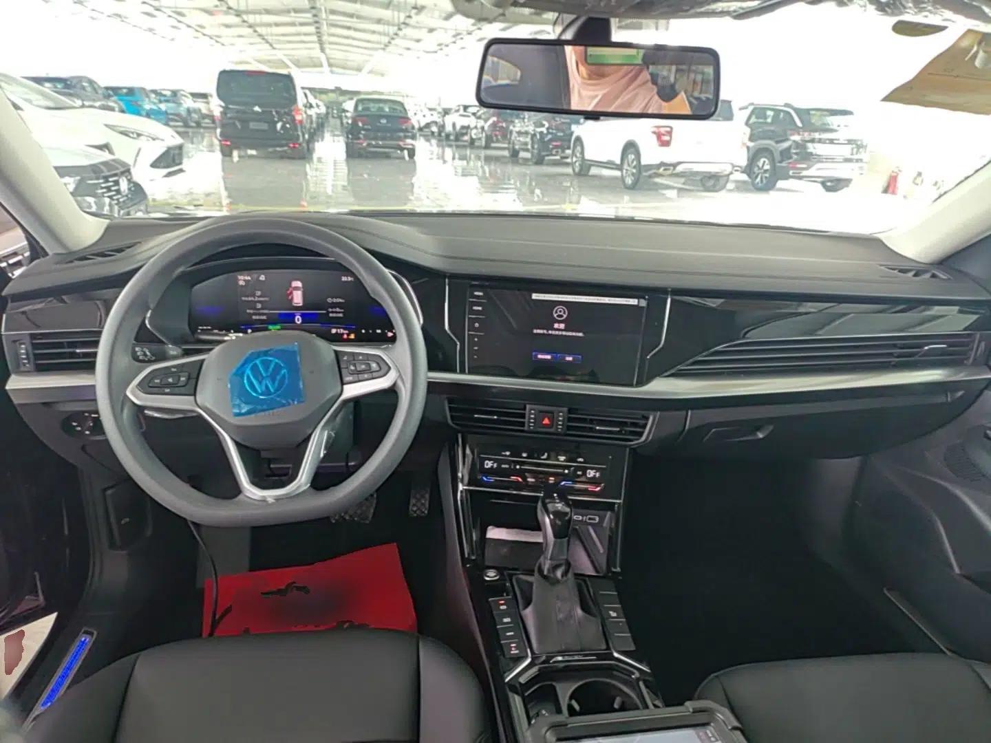 Volkswagen Passat New Energy 2025 430 PHEV Hybrid Business Edition — миниатюра 13