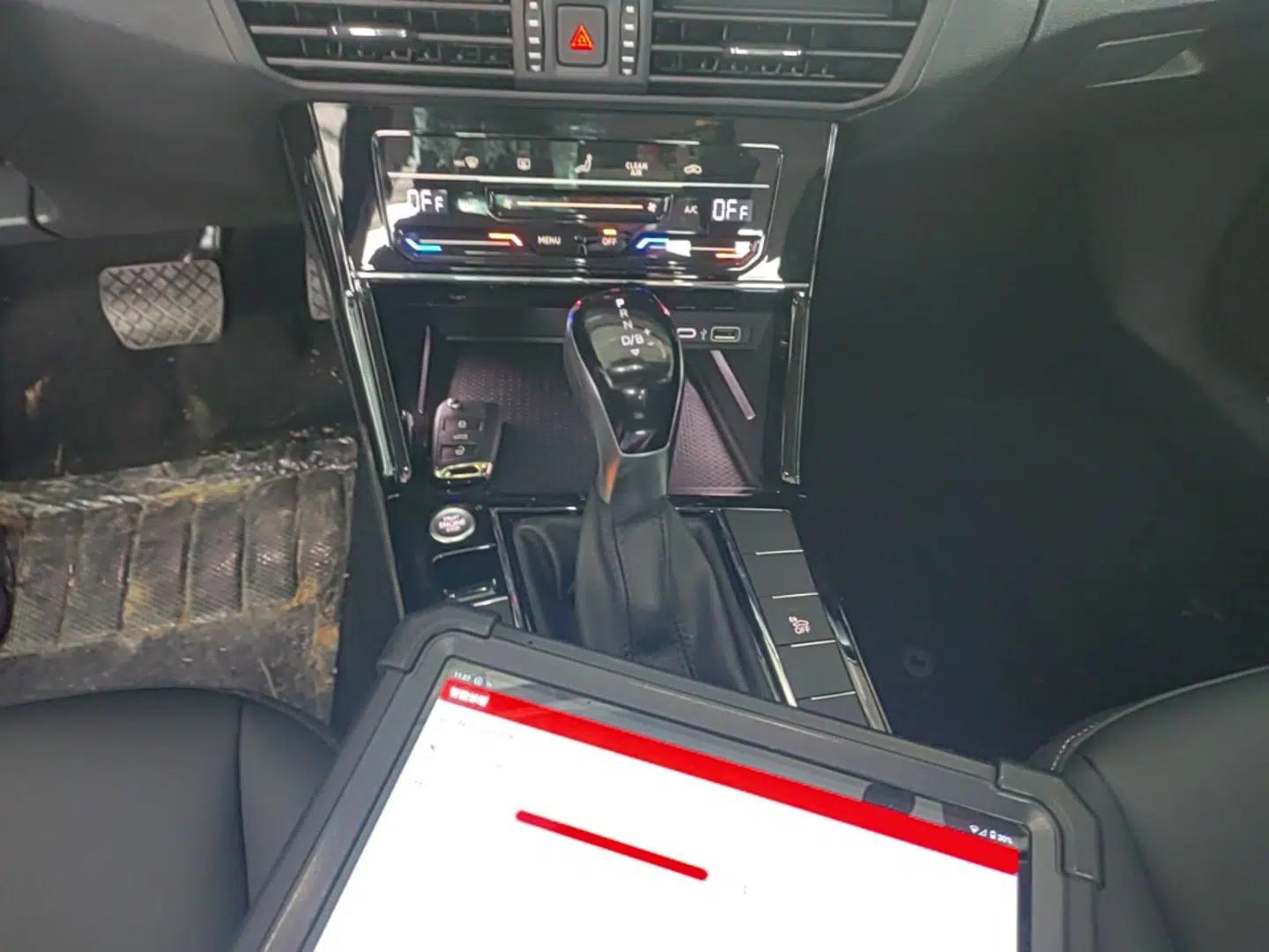 Volkswagen Passat New Energy 2025 430 PHEV Hybrid Business Edition — миниатюра 17