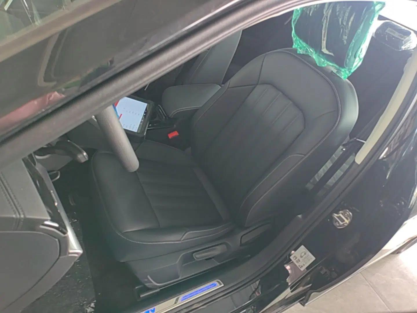 Volkswagen Passat New Energy 2025 430 PHEV Hybrid Business Edition — миниатюра 18