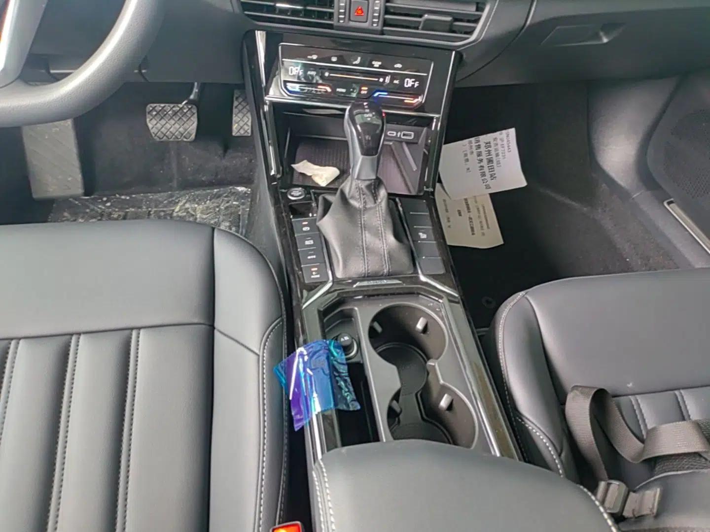 Volkswagen Passat New Energy 2025 430 PHEV Hybrid Business Edition — миниатюра 17