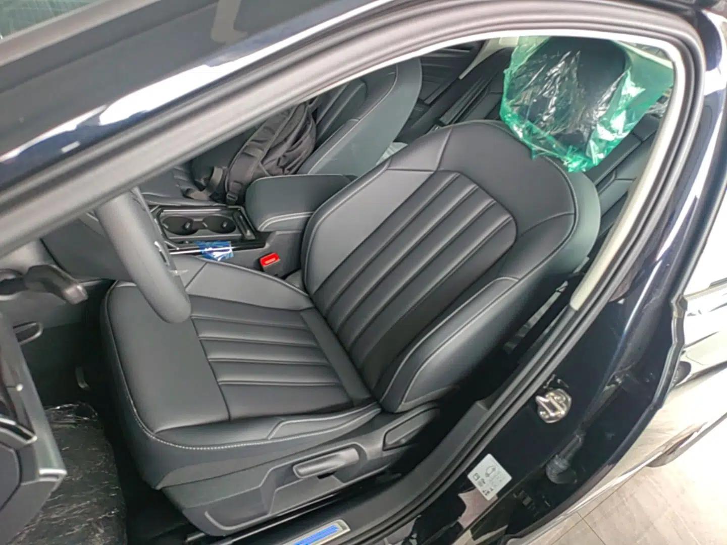 Volkswagen Passat New Energy 2025 430 PHEV Hybrid Business Edition — миниатюра 18