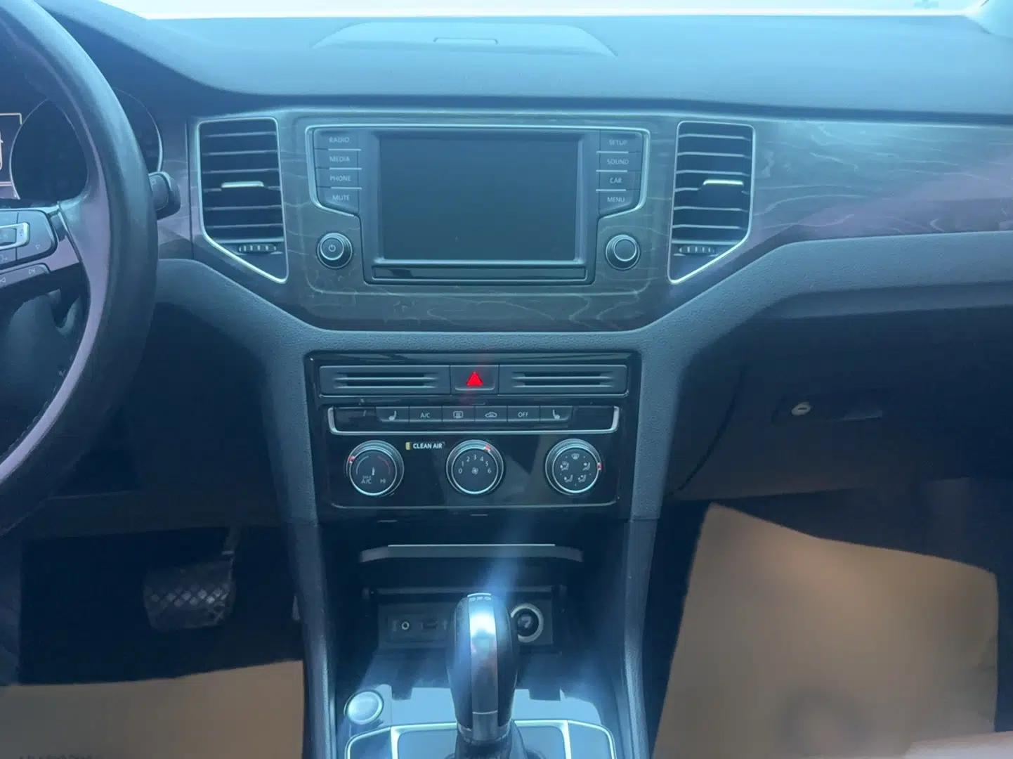 Volkswagen Golf Sportsvan 2016 280TSI Automatic Luxury Model — миниатюра 11
