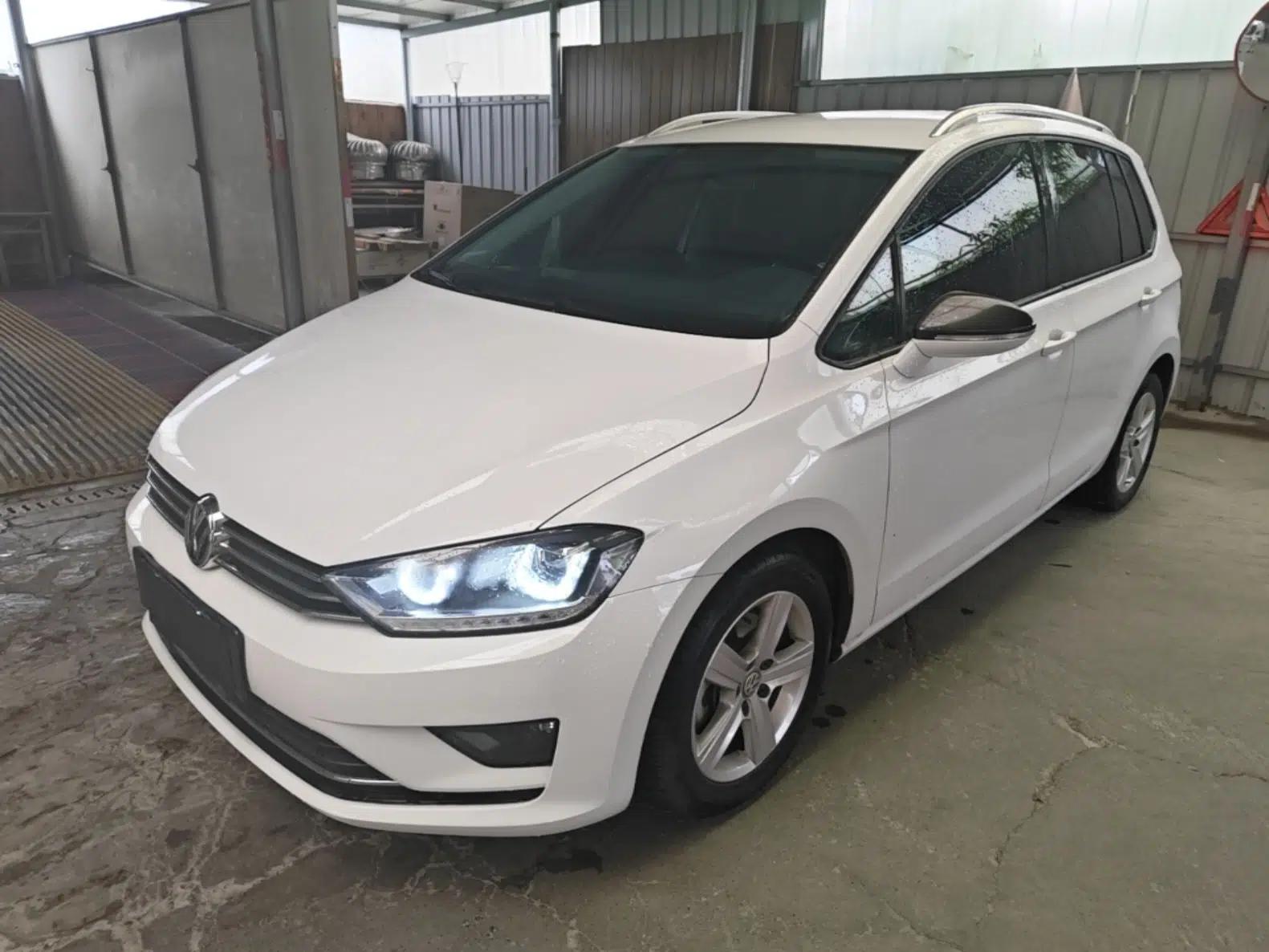 Volkswagen Golf Sportsvan 2016 1.6L Automatic Comfort Model — миниатюра 1