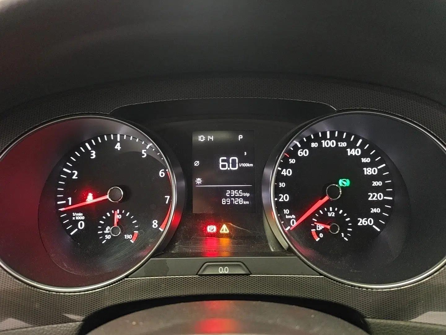 Volkswagen Golf Sportsvan 2016 1.6L Automatic Comfort Model — миниатюра 15