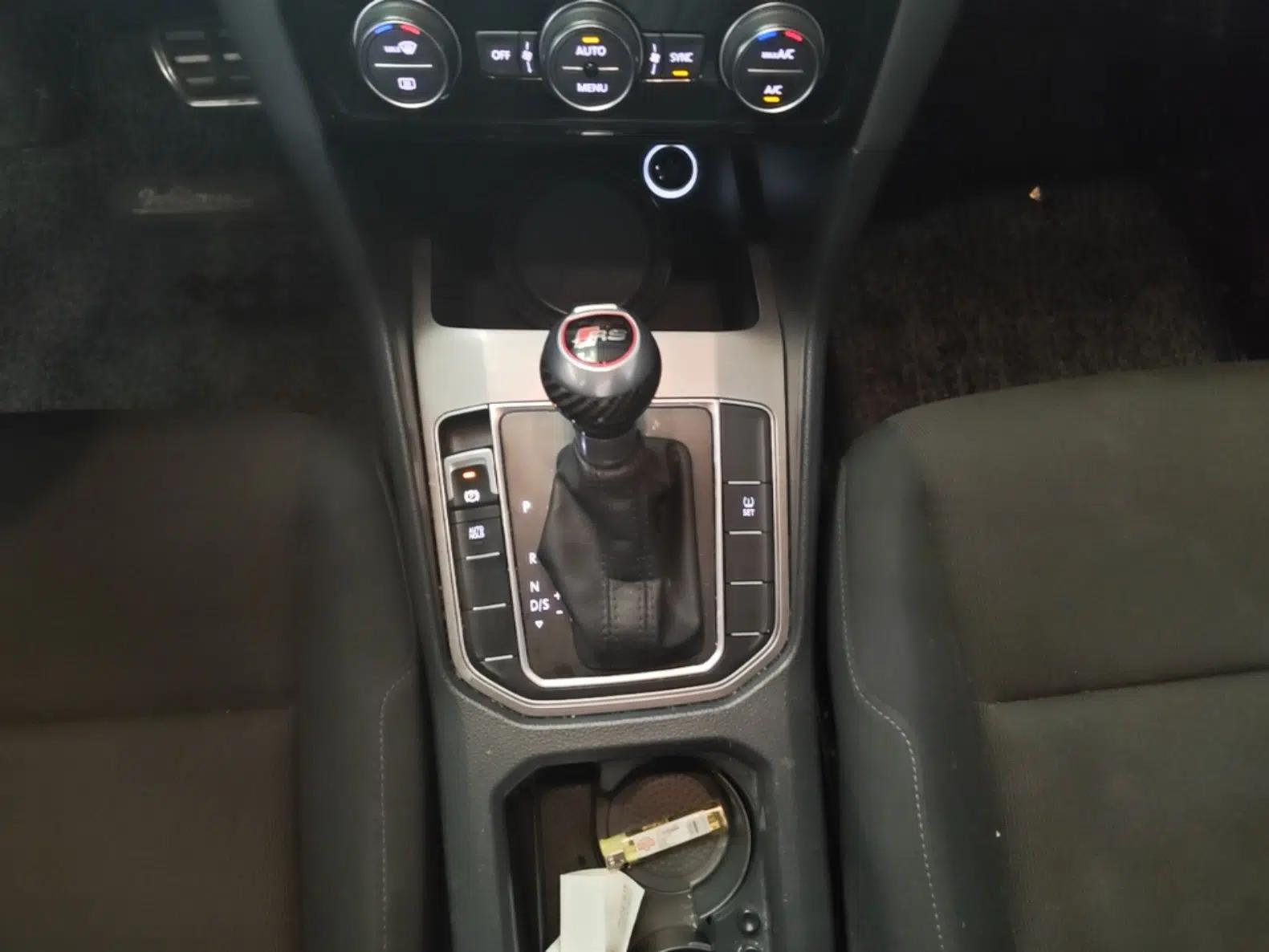 Volkswagen Golf Sportsvan 2016 1.6L Automatic Comfort Model — миниатюра 17
