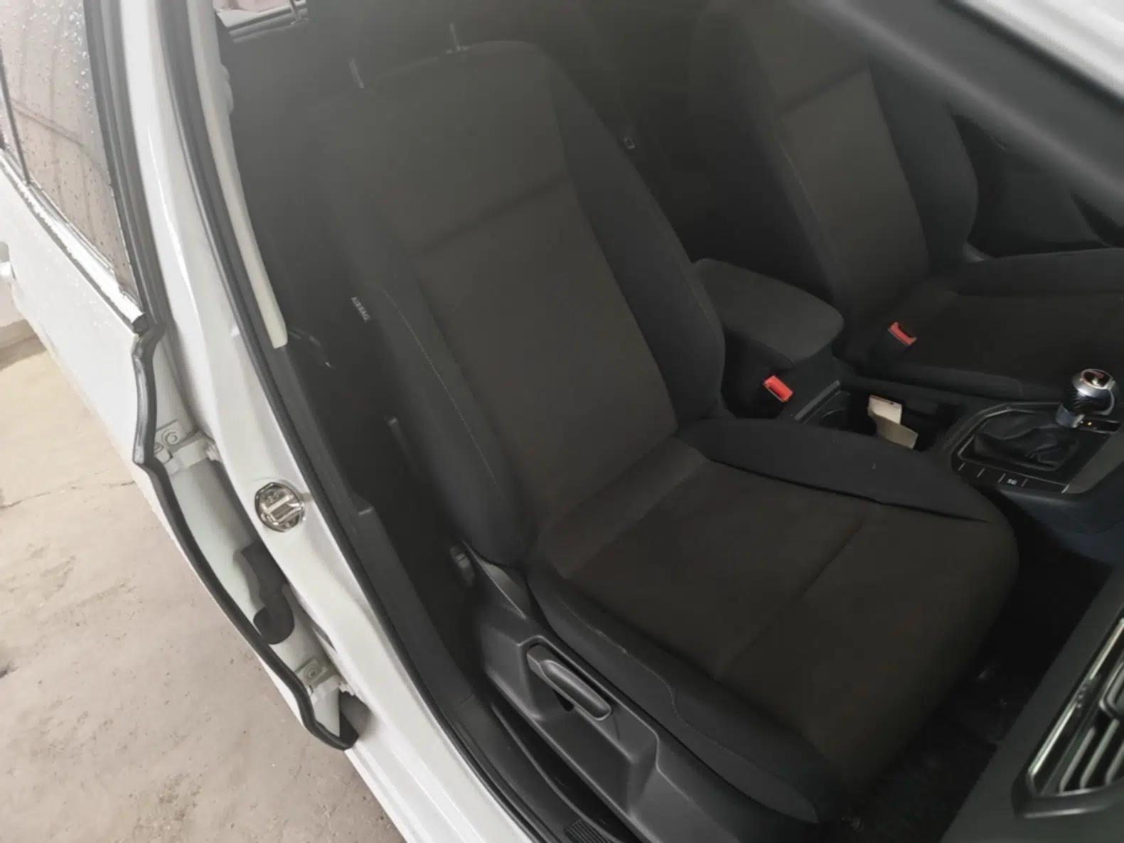 Volkswagen Golf Sportsvan 2016 1.6L Automatic Comfort Model — миниатюра 23