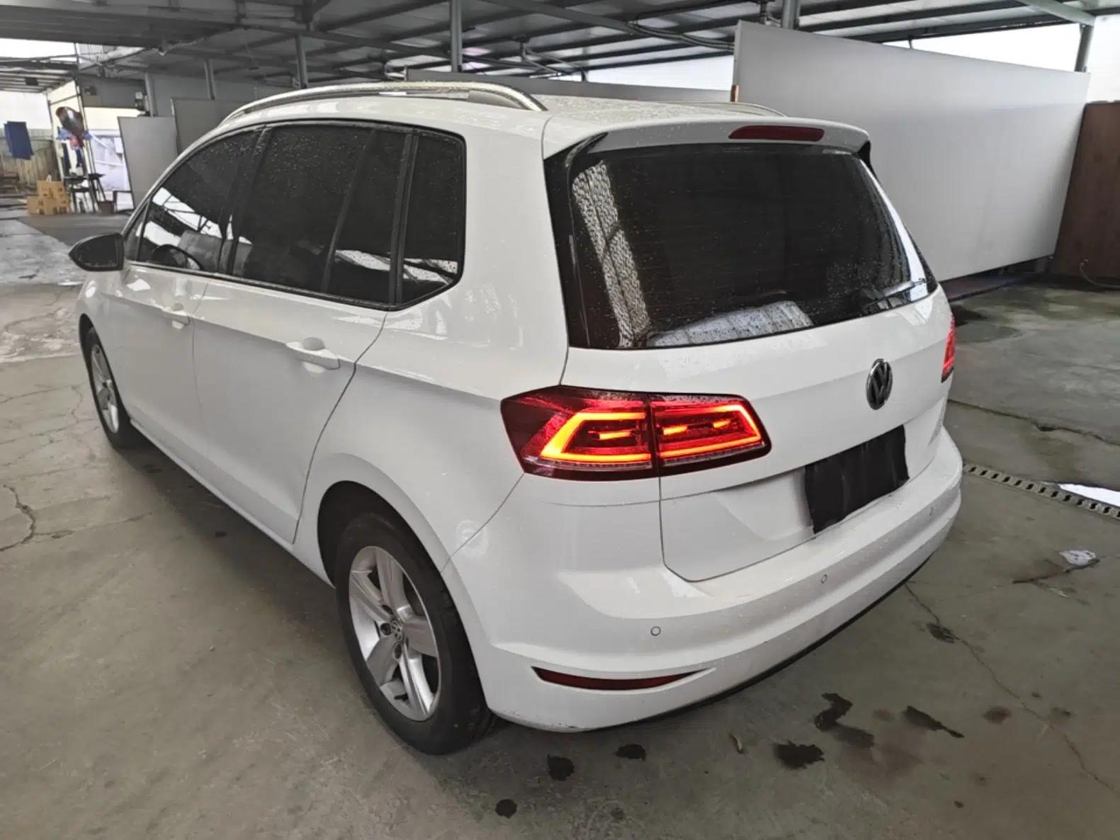Volkswagen Golf Sportsvan 2016 1.6L Automatic Comfort Model — миниатюра 4