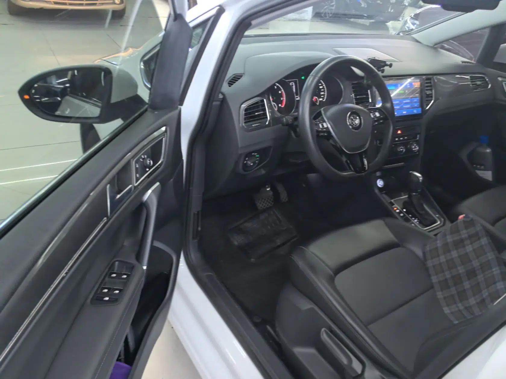Volkswagen Golf Sportsvan 2016 230TSI Automatic Trend Edition — миниатюра 19