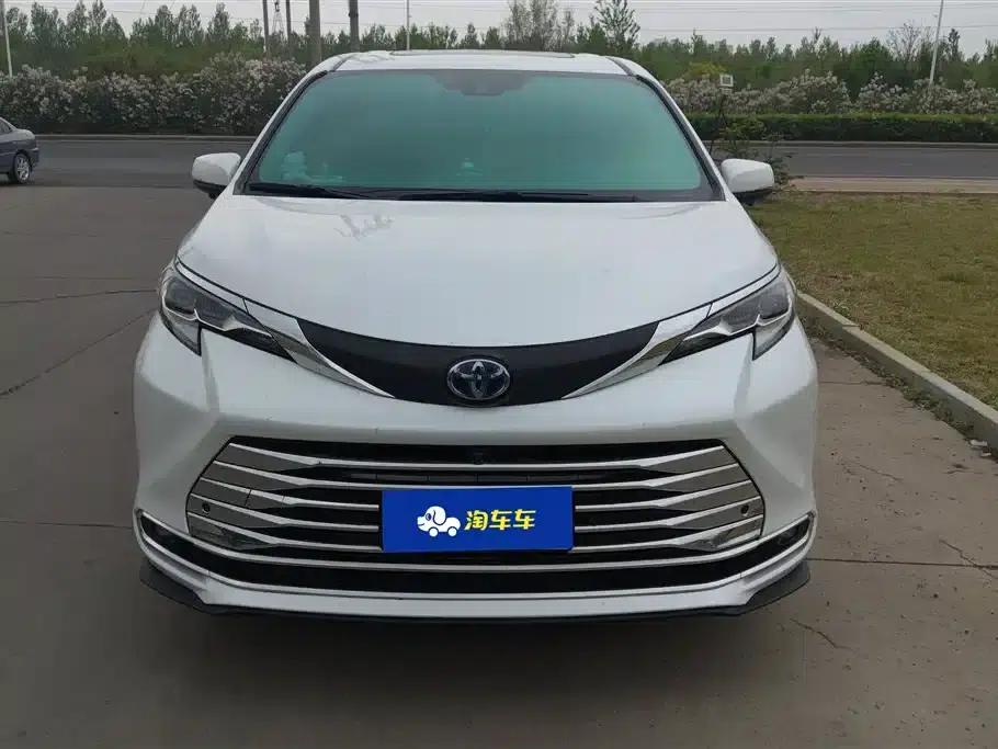 2024 Sienna 2.5L Hybrid Comfort Edition — миниатюра 2
