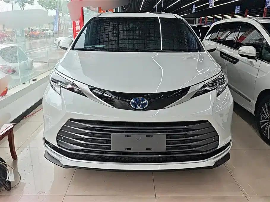 2021 Sienna 2.5L Hybrid Premium Edition — миниатюра 2