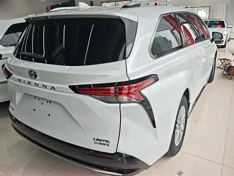 2021 Sienna 2.5L Hybrid Premium Edition — миниатюра 3