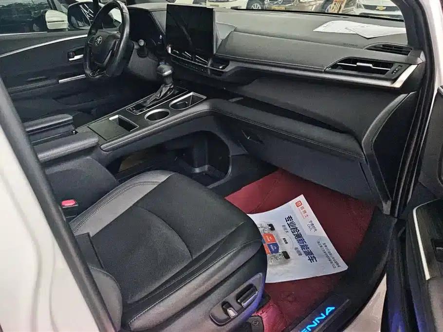 2021 Sienna 2.5L Hybrid Premium Edition — миниатюра 8