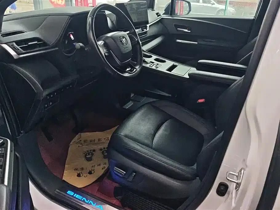 2021 Sienna 2.5L Hybrid Premium Edition — миниатюра 9