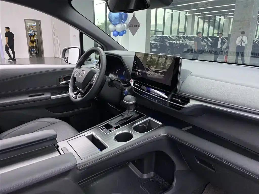 2021 Sienna 2.5L Hybrid Supreme Edition — миниатюра 14