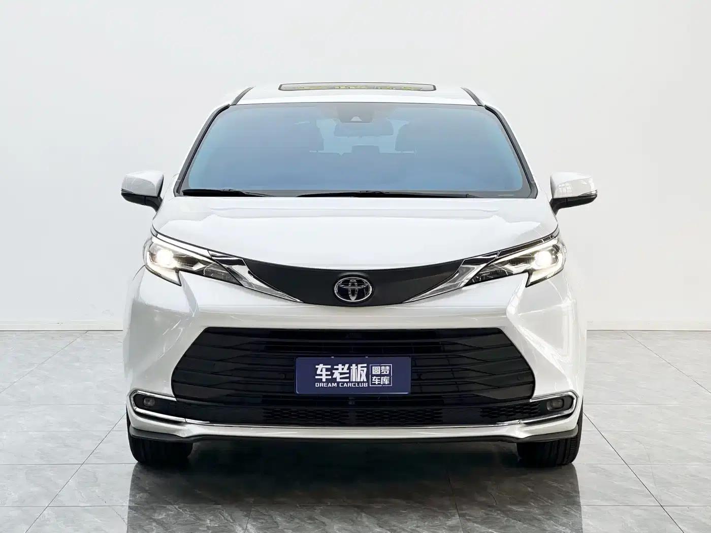 2023 Sienna 2.5L Hybrid Comfort Edition — миниатюра 2