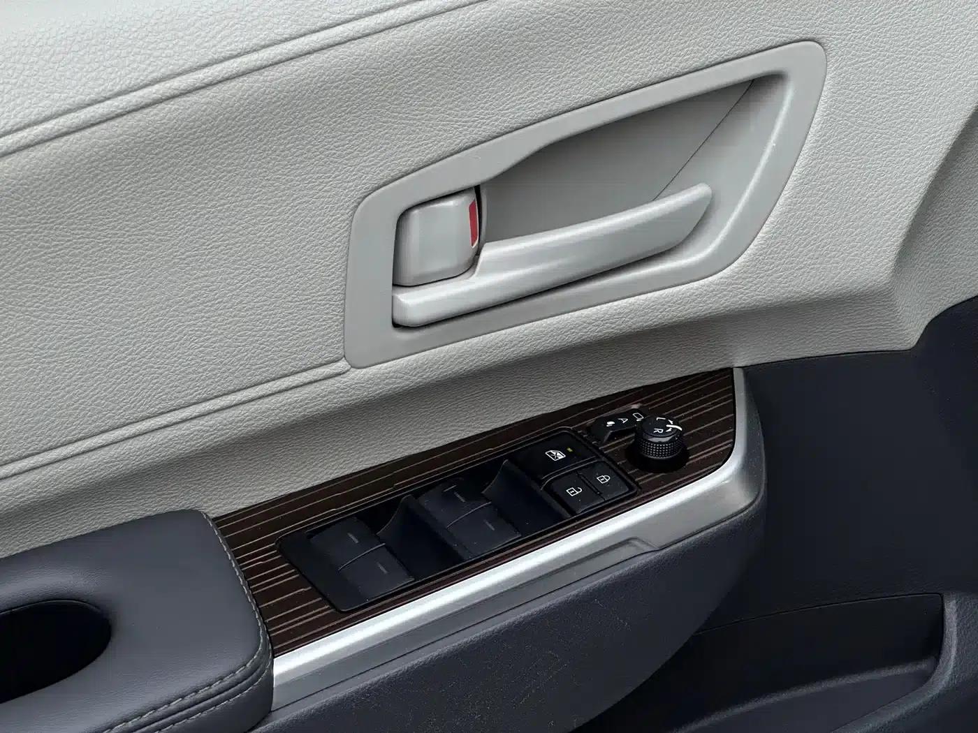 2023 Sienna 2.5L Hybrid Comfort Edition — миниатюра 12