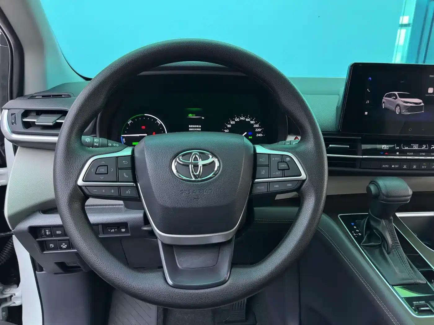 2023 Sienna 2.5L Hybrid Comfort Edition — миниатюра 15