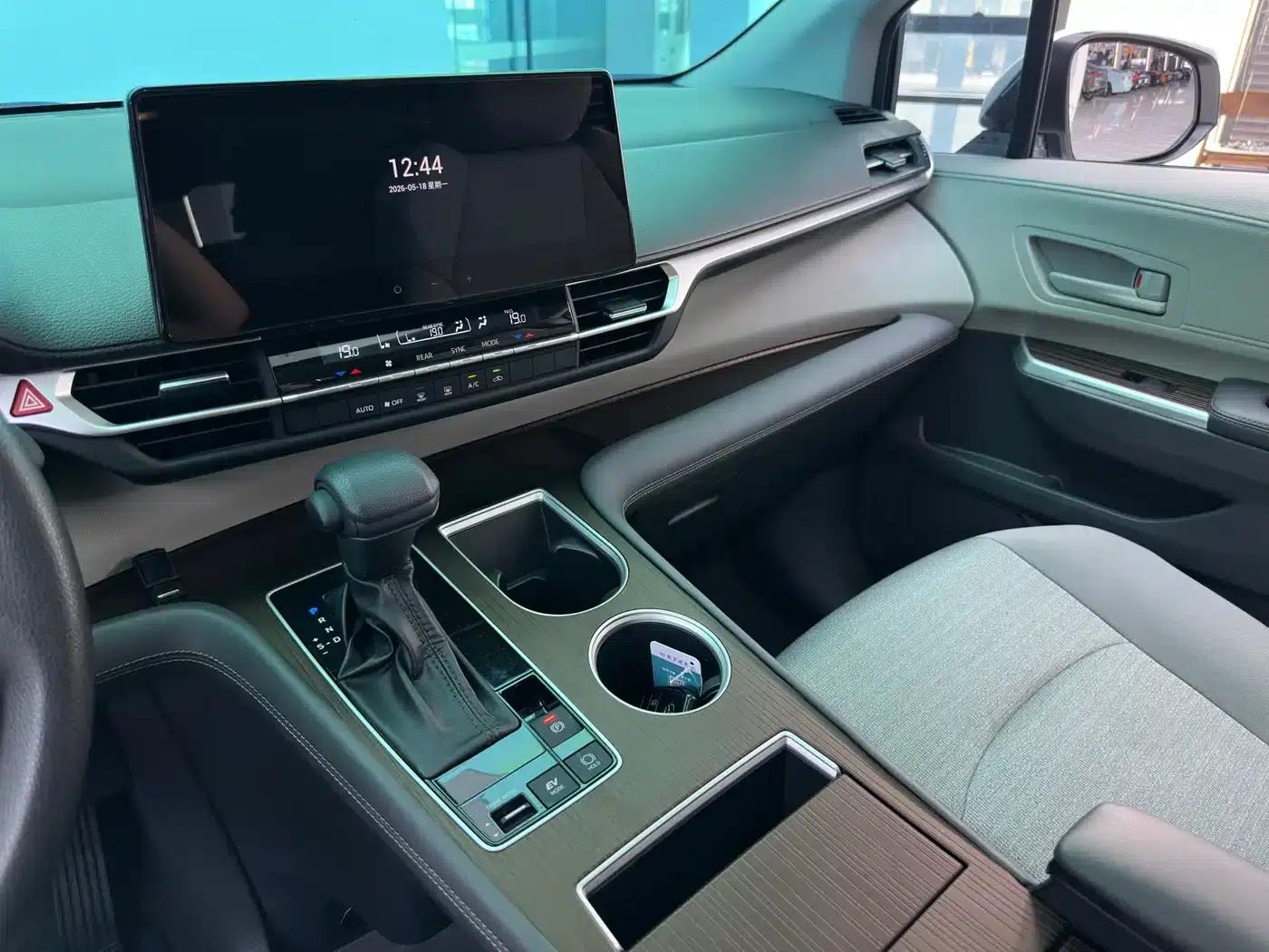 2023 Sienna 2.5L Hybrid Comfort Edition — миниатюра 20