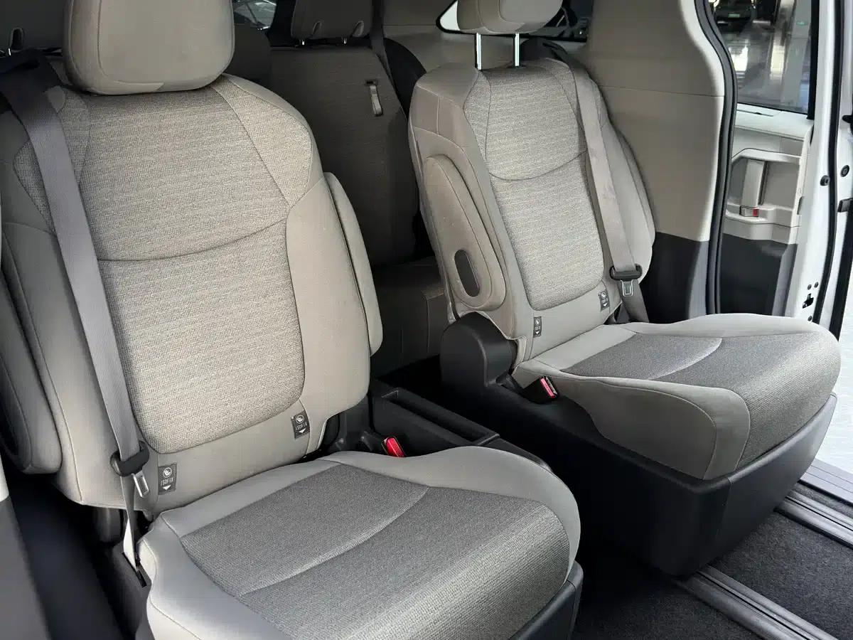 2023 Sienna 2.5L Hybrid Comfort Edition — миниатюра 22