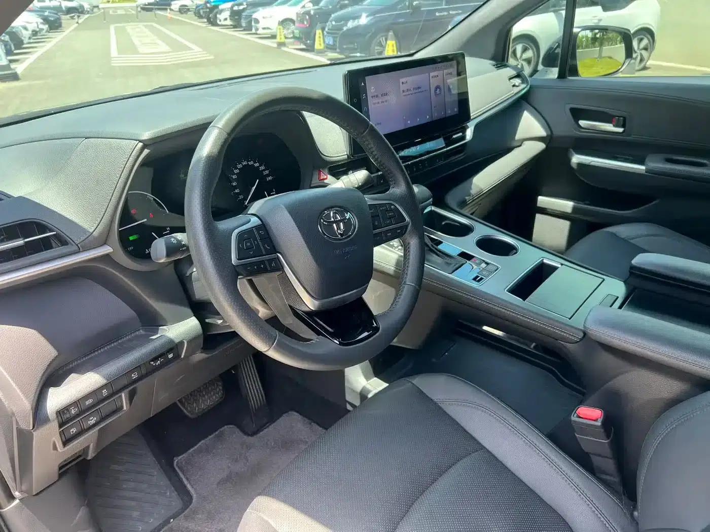 2023 Sienna 2.5L Hybrid Premium Edition — миниатюра 5