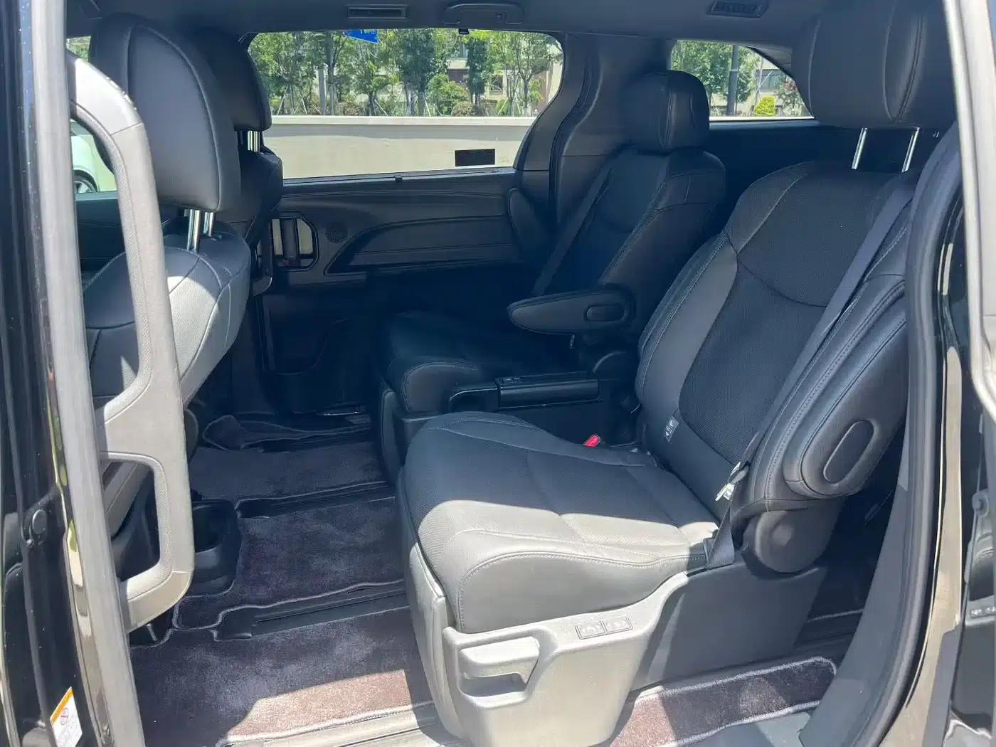 2023 Sienna 2.5L Hybrid Premium Edition — миниатюра 6