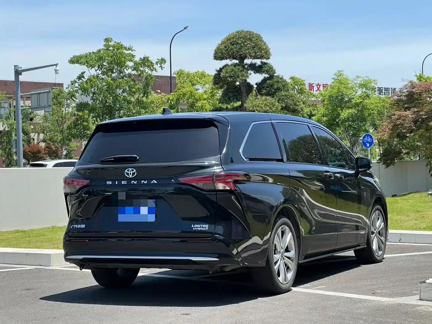2023 Sienna 2.5L Hybrid Premium Edition — миниатюра 7