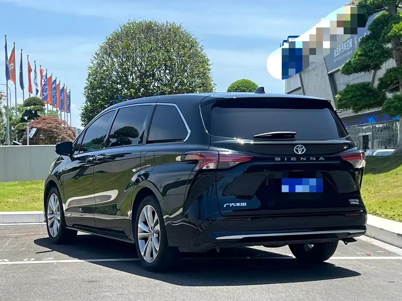 2023 Sienna 2.5L Hybrid Premium Edition — миниатюра 9