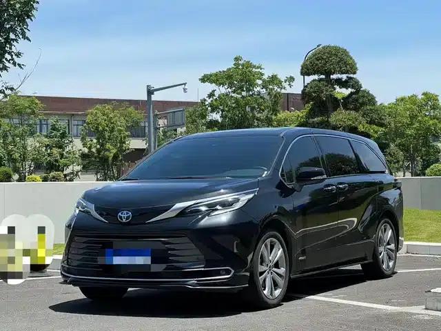 2023 Sienna 2.5L Hybrid Premium Edition
