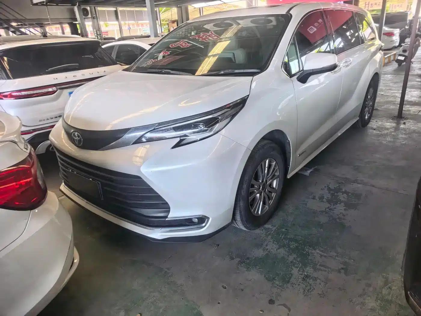 2021 Sienna 2.5L Hybrid Luxury Edition — миниатюра 1