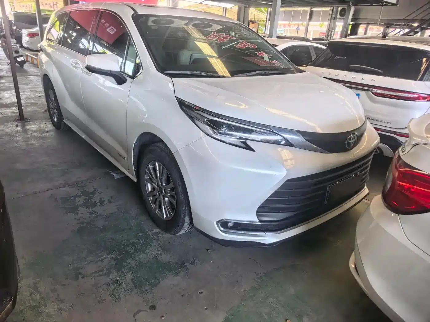 2021 Sienna 2.5L Hybrid Luxury Edition — миниатюра 2