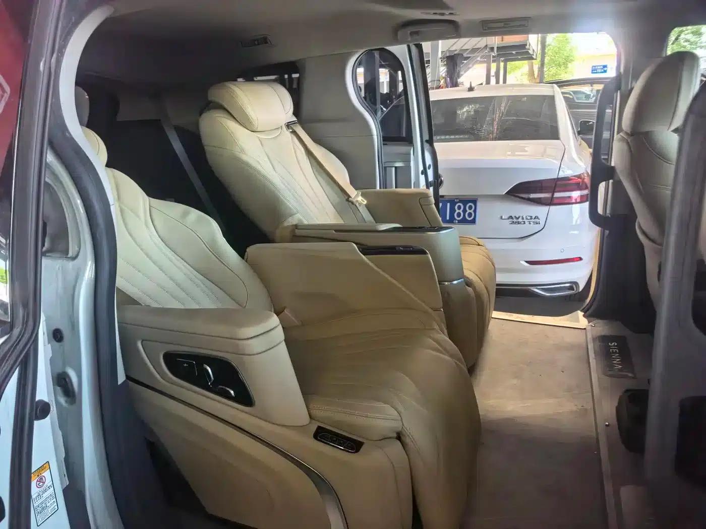 2021 Sienna 2.5L Hybrid Luxury Edition — миниатюра 4