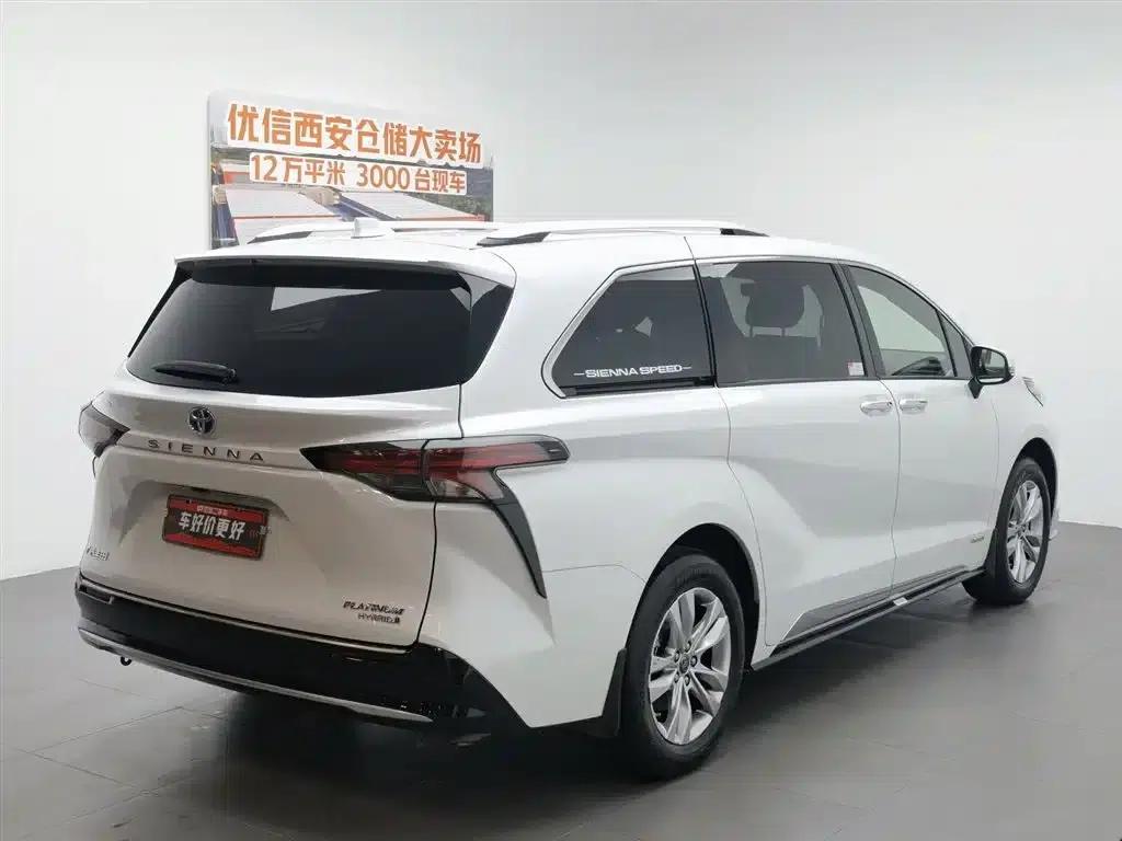 2021 Sienna 2.5L Hybrid Platinum Edition — миниатюра 2