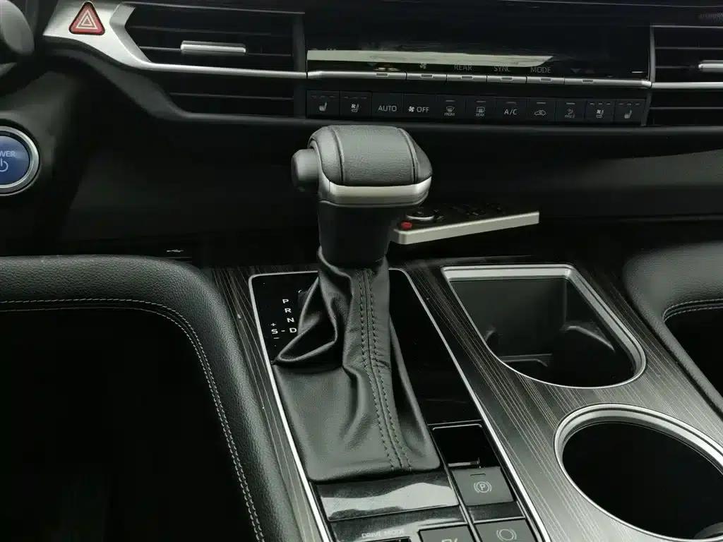 2021 Sienna 2.5L Hybrid Platinum Edition — миниатюра 13