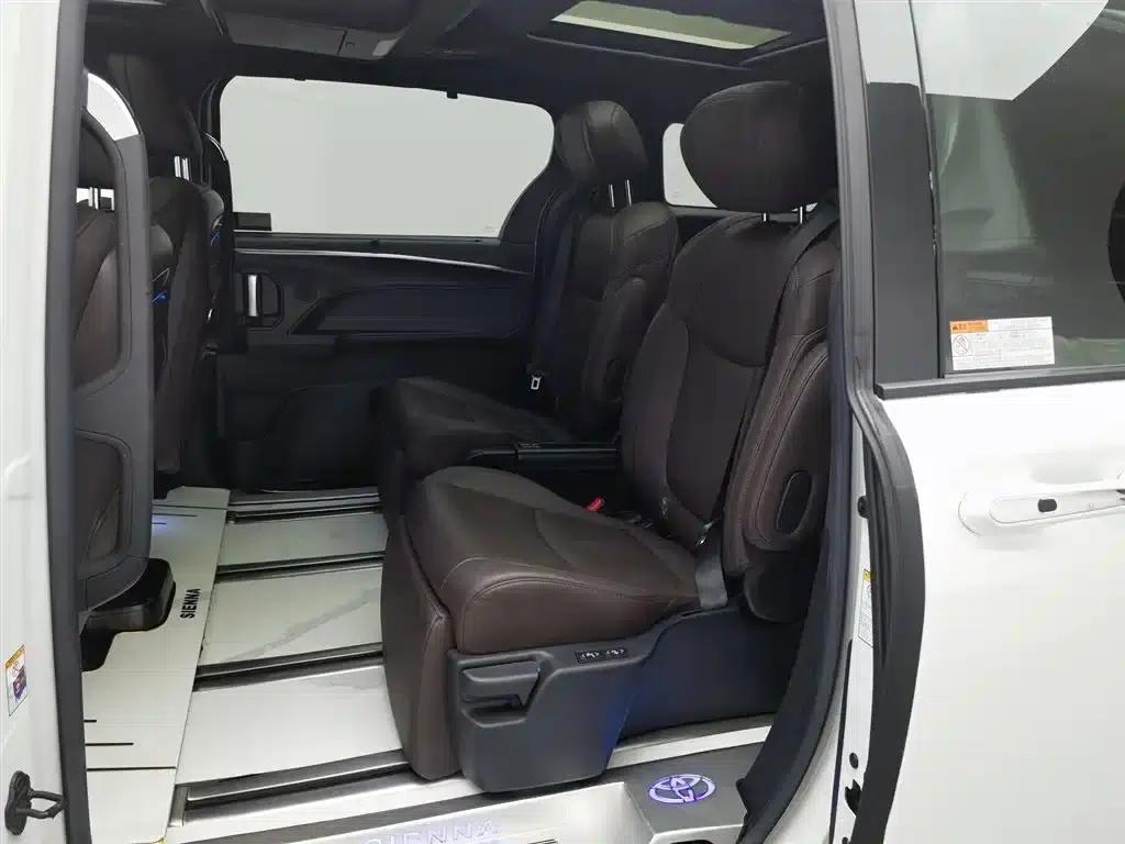 2021 Sienna 2.5L Hybrid Platinum Edition — миниатюра 15